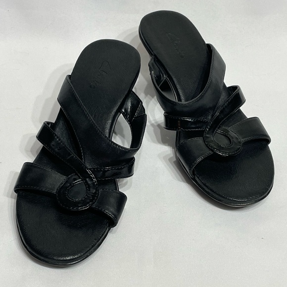 Clarks Shoes - Women’s size 7 Clarks black low heel samdals leather excellent condition